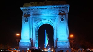 Arcul de Triumf iluminat arhitectural în albastru de Ziua Internațională de Conștientizare a Autismului - 1 aprilie 2019, București