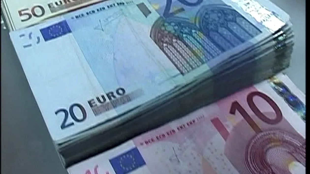 O femeie din Bocşa a găsit la gunoi 9.000 de euro şi i-a luat! Ce s-a întâmplat cu tânăra de 35 de ani la scurt timp