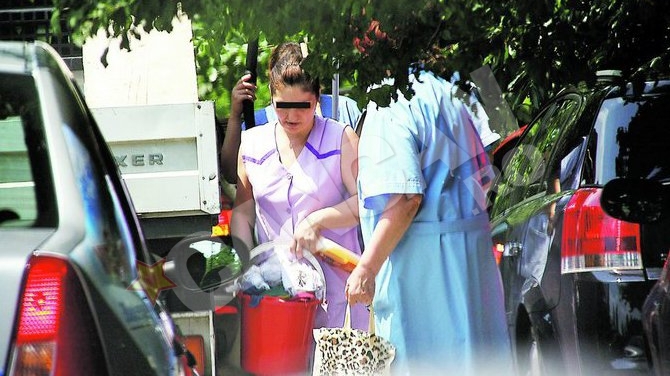 Marturia incredibila a uneia dintre muncitoarele care au "prestat" in ograda sefei de la Guvern: "Nu ne-a dat niciun leu"