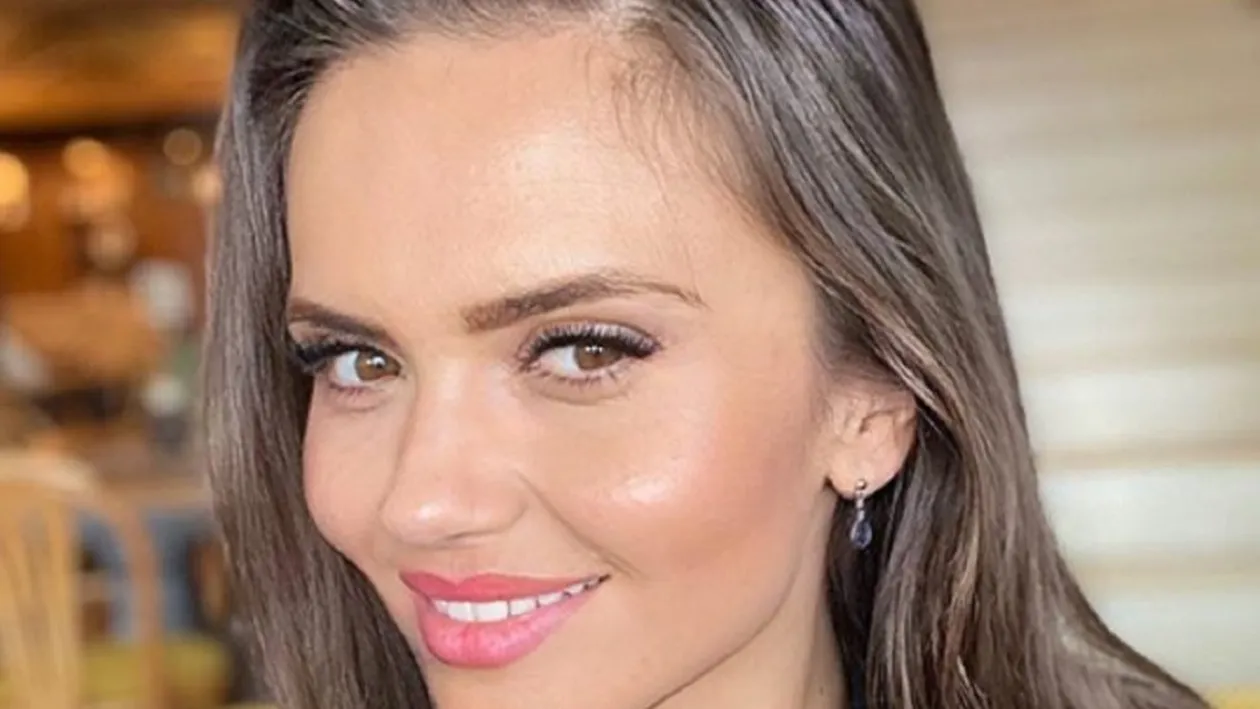 Cristina Șișcanu, replică acidă după ce a fost acuzată că își modifică pozele, pentru a părea mai slabă: „Mă mâncați voi de posterior și s-a micșorat”