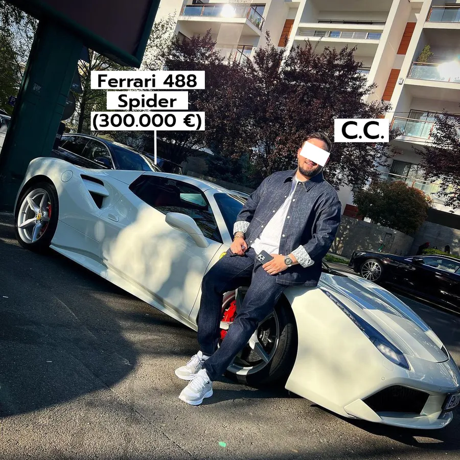 C.C., fratele lui T.C., călare pe un superb Ferrari 488 Spider de 300.000 de euro (Foto: Instagram)