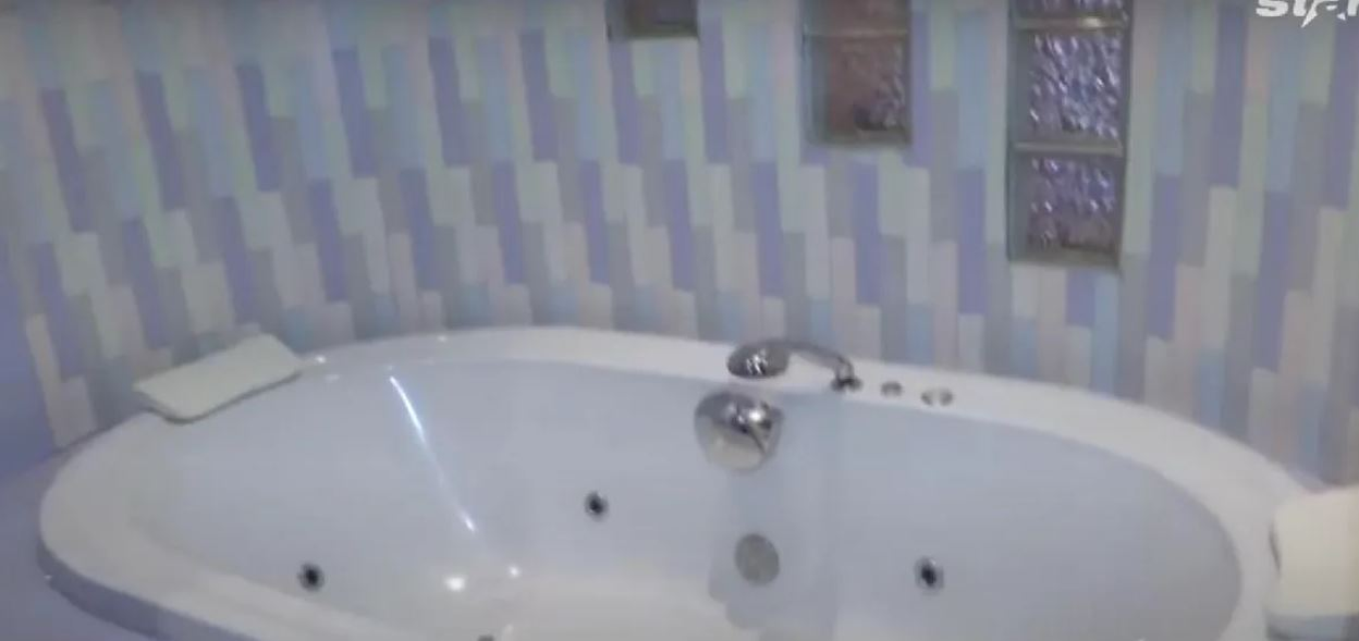 Cum arată apartamentul de 200 mp în care locuiește Regina Întunericului. Gabriela Lucuțar l-a amenajat după bunul plac: „Îmi place foarte mult negrul”