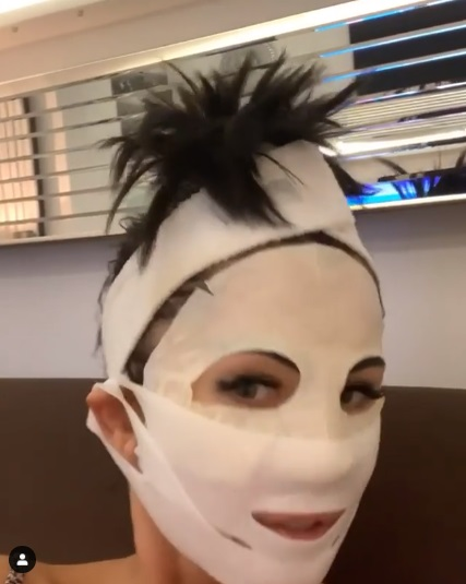 Oana Zăvoranu a răbufnit după ce a folosit o mască hidratantă pentru urechi: “Nicio baragladină! Stați acolo triste, proaste și neprihănite”
