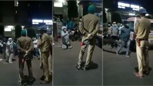 O femeie din India care avea COVID ​a murit după ce polițiștii i-au luat butelia de oxigen ca să ajute un VIP. Imaginile sfâșietoare cu fiul pacientei care i-a implorat în genunchi să nu ia recipientul | VIDEO