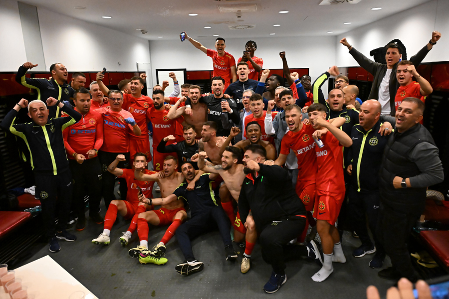 FCSB a obținut titlul de campioană în Superliga României Sursă foto: Facebook