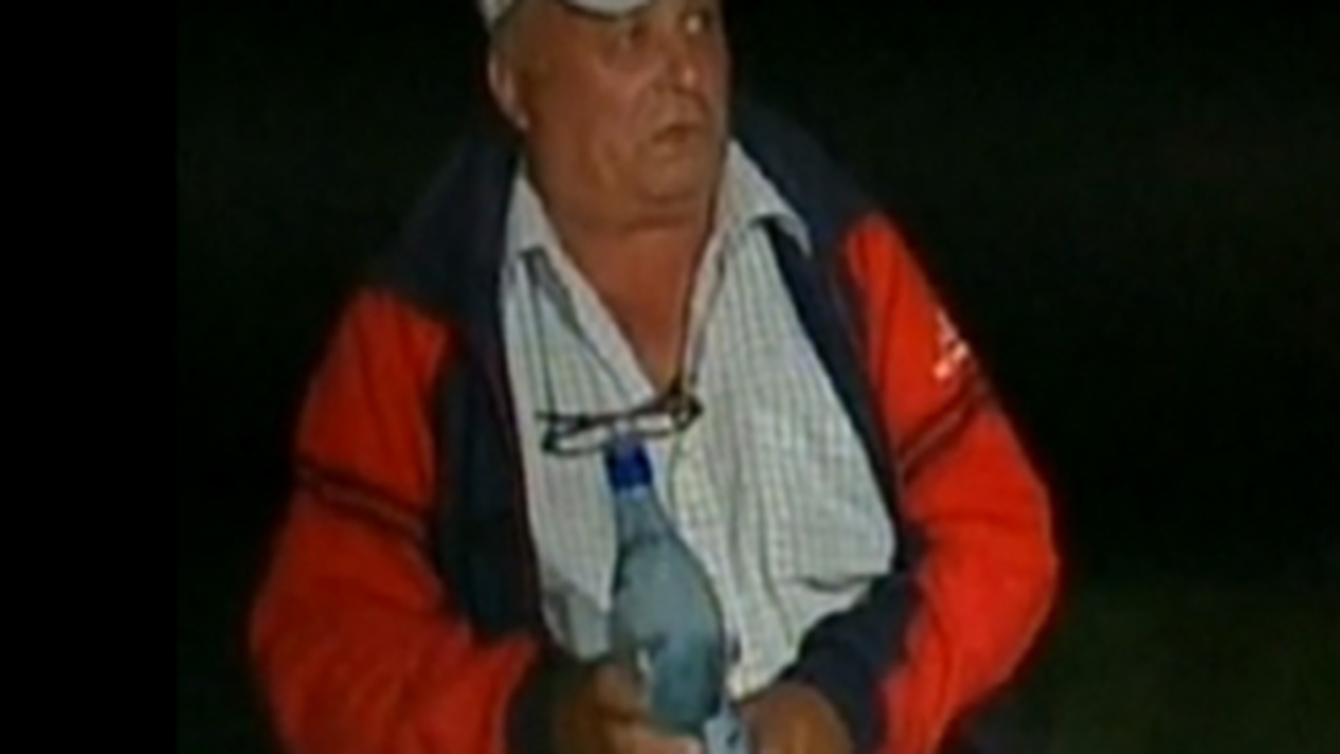 VIDEO Oamenii veniti in pelerinaj la Curtea de Arges au incins gratarele si au rupt pingelele pantofilor pe muzica lui Salam!