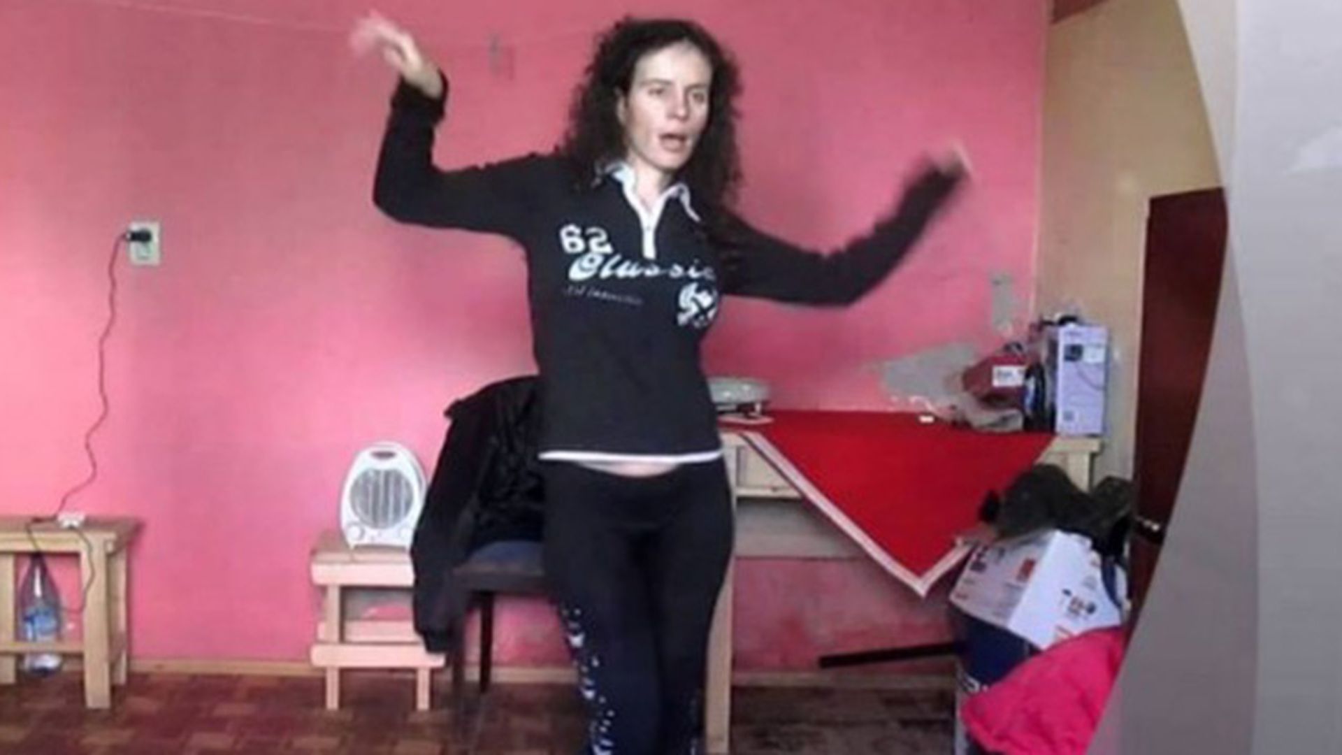 "Sa sune cineva la 112. Asta trage sa moara". O romanca a starnit groaza dupa ce... O sa ramai interzis la aceste imagini