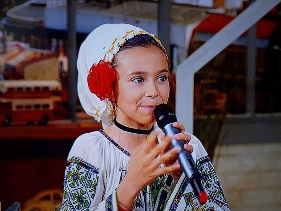 Vă mai amintiţi de „Mica Maria Tănase”, care a făcut-o pe Andra să plângă? Nicoleta Iancu a devenit o adevărată domnişoară