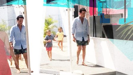 Syda a făcut “instrucție“ cu copiii, la mare