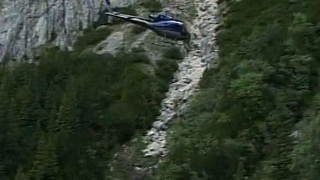 Vezi aici primele imagini filmate in locul unde s-a prabusit elicopterul!