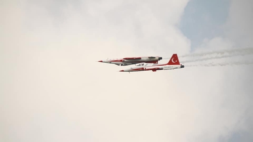 Mii de oameni sunt prezenți la show-ul aerian oferit la BIAS 2018