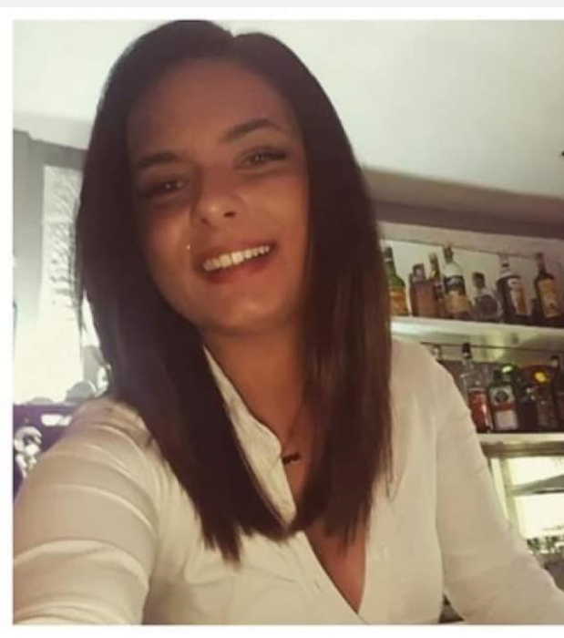 Ioana Beatrice lucra ca vânzătoare la magazinul alimentar gestionat de călăul ei foto: Facebook