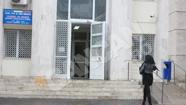 Laurette a demarat procedurile pentru a-i da in juecata pe reprezentantii salonului de infrumusetare care au mutilat-o! S-a dus la INML ca sa-si ia certificat medico-legal