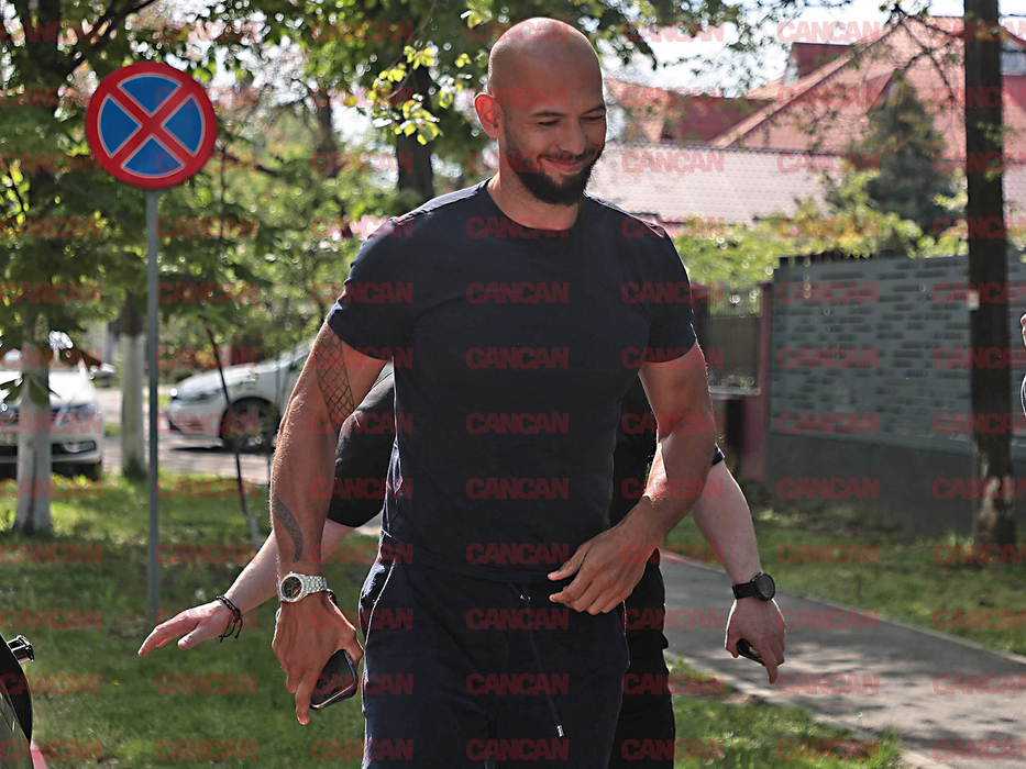 Andrew Tate, cu zâmbetul pe buze la întoarcerea în România