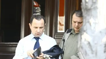 Un accesoriu haios, dar extrem de incomod! Aurelian Pavelescu nu se desparte niciodata de leutul de la chei! Afla de ce!