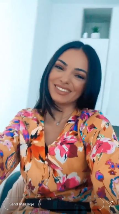 Cosmina Adam este noua asistentă de la Acces Direct! Cu ce s-a ocupat înainte să o înlocuiască pe Emily Burghelea care și-a dat demisia la TV