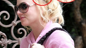 Uite ce extensii urate are Britney Spears!