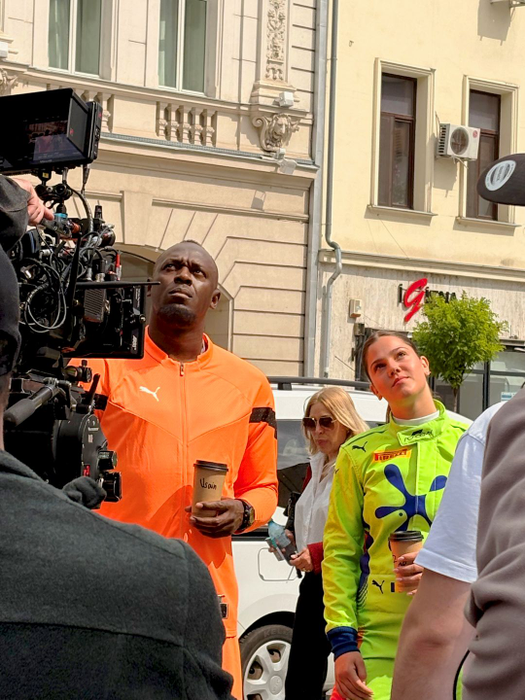 Zoe Florescu Potolea, o tânără româncă de doar 17 ani, a devenit protagonista uneia dintre cele mai spectaculoase campanii publicitare internaționale ale anului alături de Usain Bolt