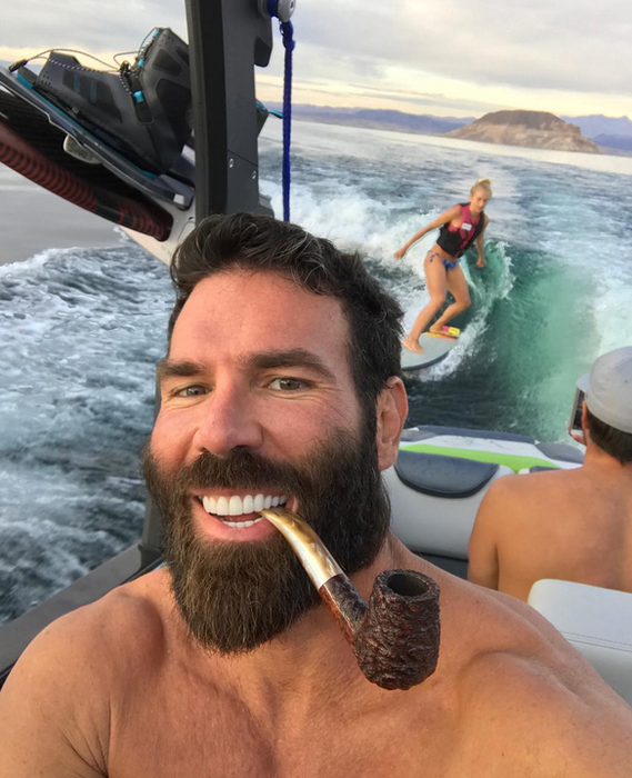 Dan Bilzerian mai e supranumit şi „Regele Instagramului“