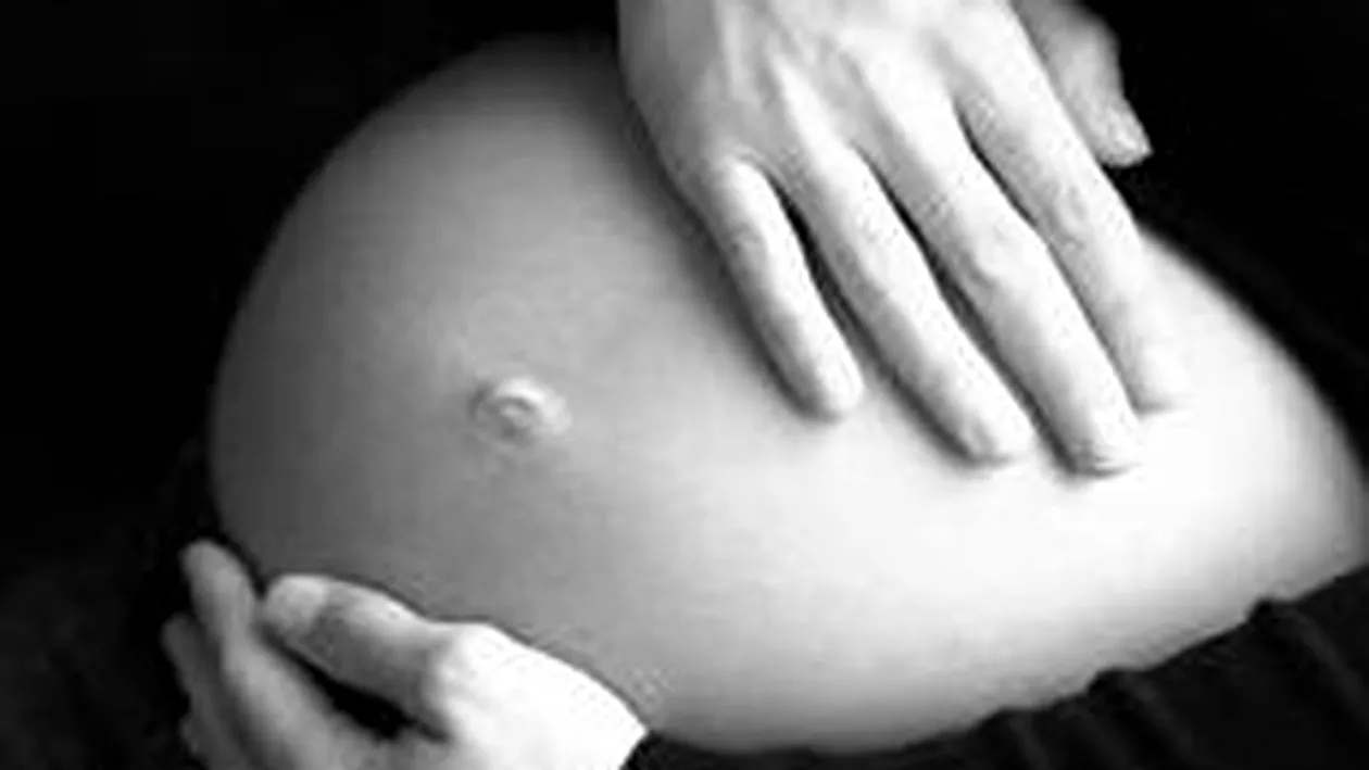 Ingrozitor! O femeie de 34 de ani din Gorj si-a provocat avort in luna a saptea si si-a ingropat fetusul in gradina!