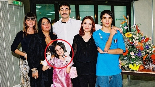 Ţi-o mai aminteşti pe Maria, mezina Lizei Panait? S-a făcut o femeie în toată regula şi e de o frumuseţe răpitoare