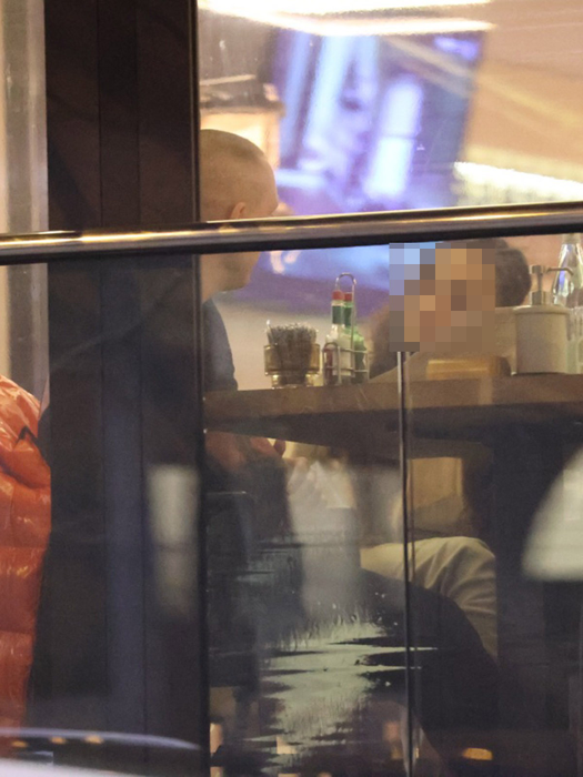 Vlad Obu și bruneta au trecut mai întâi pe la restaurant (Foto: CANCAN.RO)