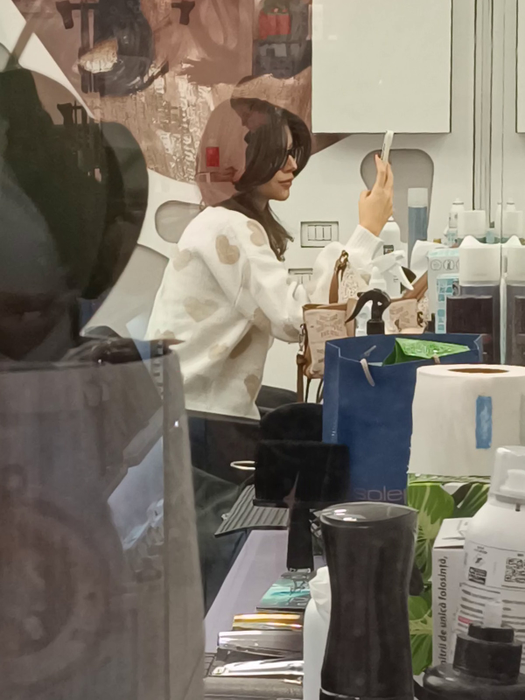 Cleopatra Stratan își face poze în oglindă