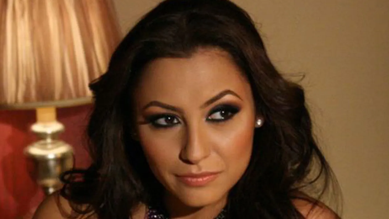 Andra asa cum nu ai mai vazut-o niciodata! Pana acum nimeni nu credea ca face asa ceva purtand sortul pe ea!