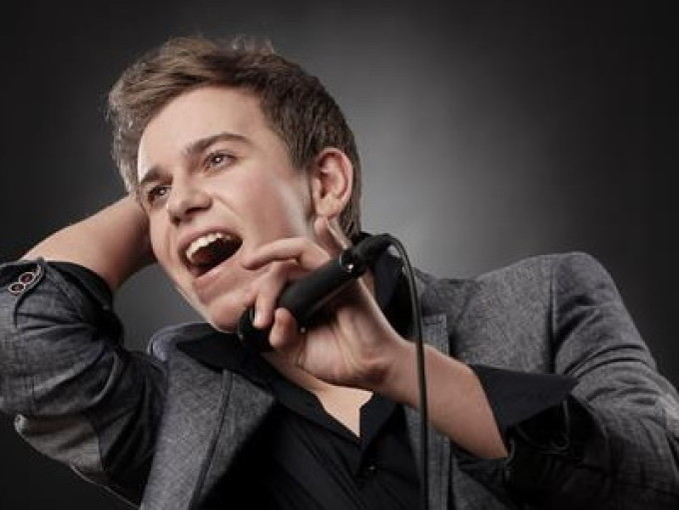 Îți mai aduci aminte de Narcis Ianău de la „Românii au talent”? Ce face acum tânărul cu voce de fată care a impresionat pe toată lumea