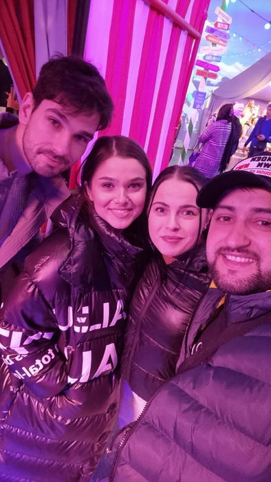 Theo Rose, alături de cel ce i-a cucerit inima în vara anului trecut / Sursă foto: Facebook