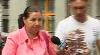 VIDEO Magda Catone si-a luat "bodyguard"! Nu vorbeste cu jurnalistii despre starea de sanatate a lui Serban Ionescu!