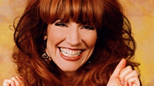Sigur nu o mai recunosti! Cum arata la 60 de ani Peggy Bundy, cea mai cunoscuta casnica din lume