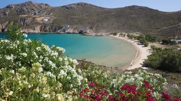 Trei locuri din Grecia unde localnicii fug de aglomerație. Destinațiile pe care turiștii străini încă nu le-au descoperit