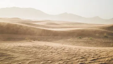 Minune inexplicabilă în deșert! Misterioasa gaură care i-a captat pe experți! E ”gura iadului”, spun oamenii