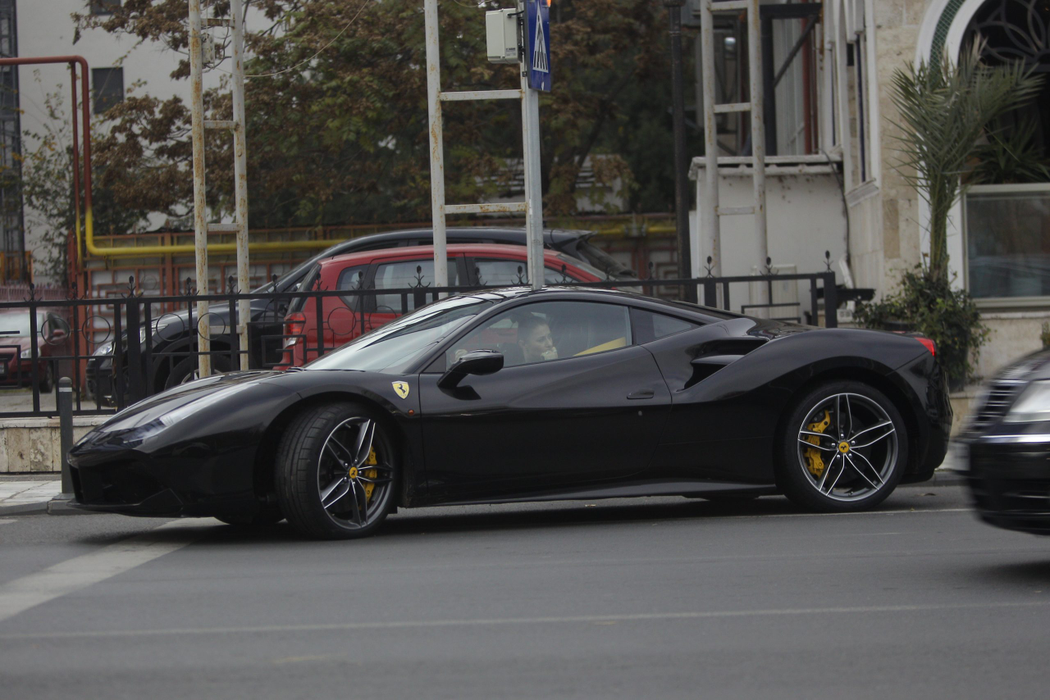 Anamaria Prodan, la volanul unui Ferrari 488 GTB