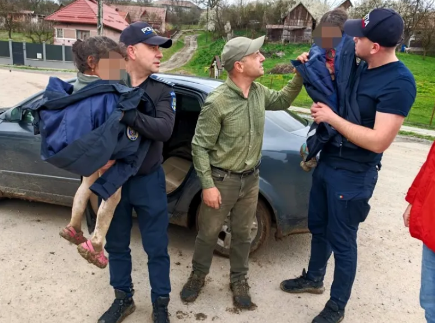 Aurel Frandeș s-a întâlnit cu autoritățile și le-a predat pe fetițe în siguranță/ sursă foto: Facebook