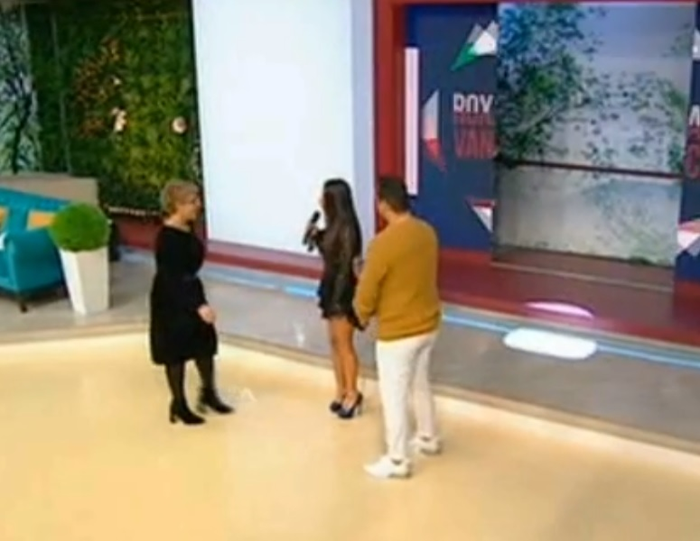 Cum a apărut Roxana Vancea în emisiunea lui Teo. Rochia mini a lăsat să se vadă tot