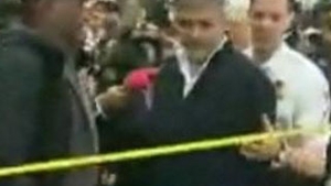 VIDEO George Clooney a fost eliberat din arest: "Este umilitor, dar macar l-am avut pe tata langa mine"