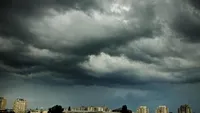 Avertizare meteo de la ANM! Cod galben și portocaliu de averse torențiale, grindină și vijelii în mai multe județe din țară