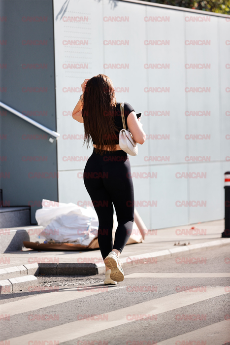 Larisa Popa cu un outfit foarte mulat