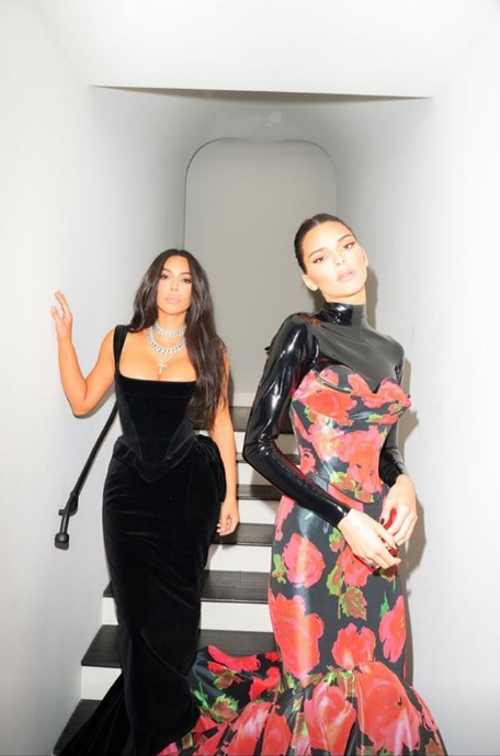 Cele mai frumoase ținute de la Premiile Emmy 2019! Emilia Clarke, Kim Kardashian și Zendaya sunt în topul celor mai bine îmbrăcate vedete