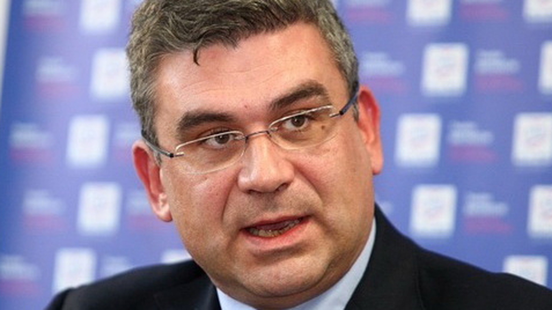 Fostul ministru Baconschi, atacat de un coleg dupa episodul cu amanta, prin boschetii din Herastrau! Vezi ce i-a reprosat!