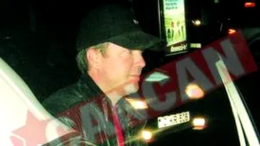 L-a inselat sub nasul lui