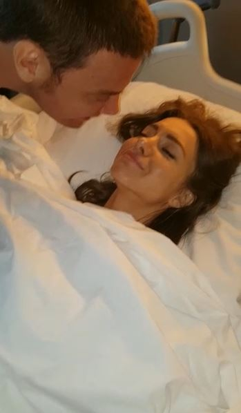 Otilia, la câteva ore după operația din Turcia