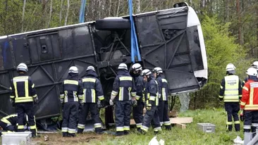 Ultima ora! Un autocar romanesc s-a rasturnat in Germania. Sunt peste 10 raniti, printre care si copii