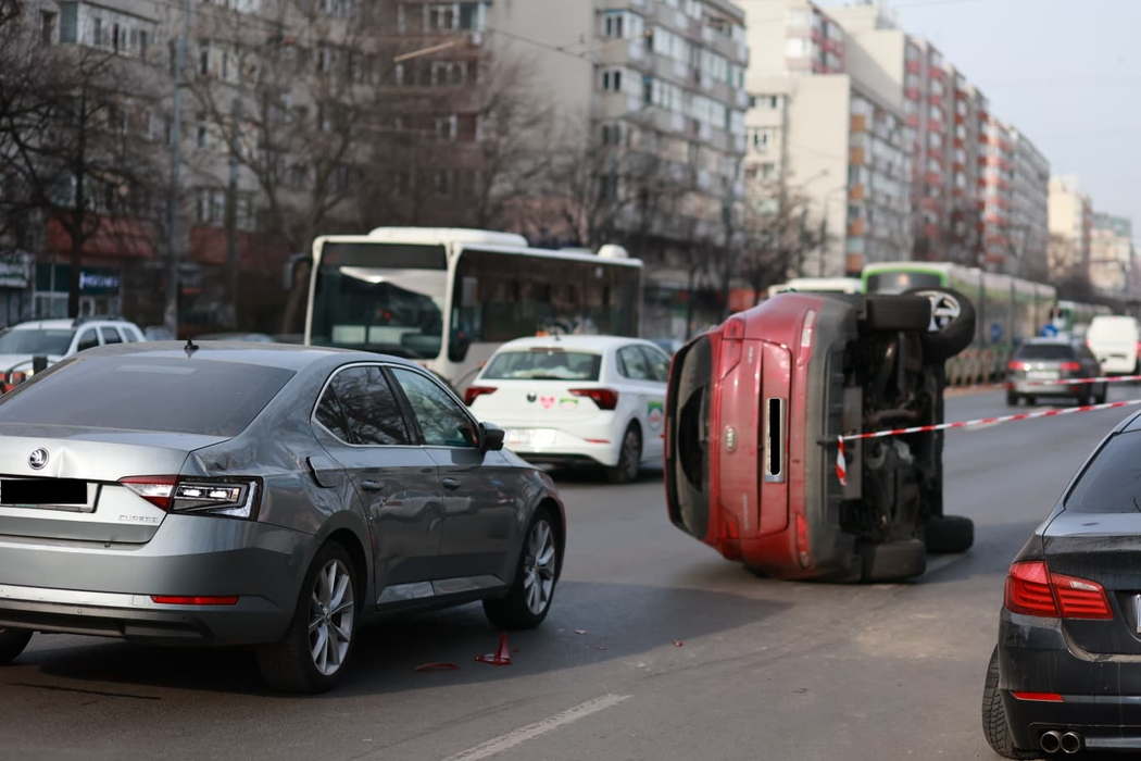 Accident rutier grav în Capitală, în zona Spitalului Colentina! Șase mașini implicate în impact + trafic blocat
