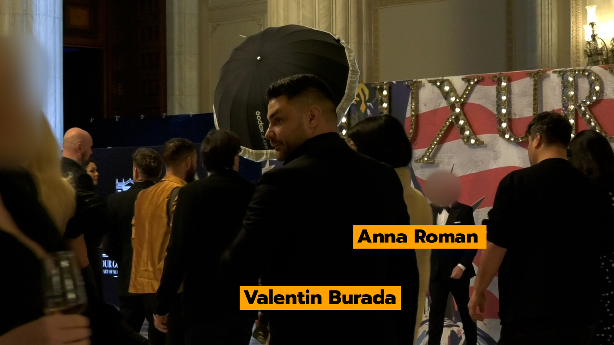 Valentin Burada și Anna Roman, în Palatul Parlamentului / (Sursa: CANCAN.RO)