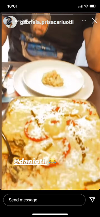 Ce au mâncat vedetele la masa de Crăciun. CANCAN.RO vă arată ce au pus pe masă Loredana Groza, Bianca Drăgușanu sau Dani Oțil
