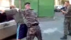 VIDEO SOCANT Tanar omorat cu o singura lovitura de un soldat rus