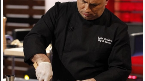 Bucatarie de cinci stele la superoferta! Vezi cat te costa o salata facuta de juratul MasterChef Catalin Scarlatescu!